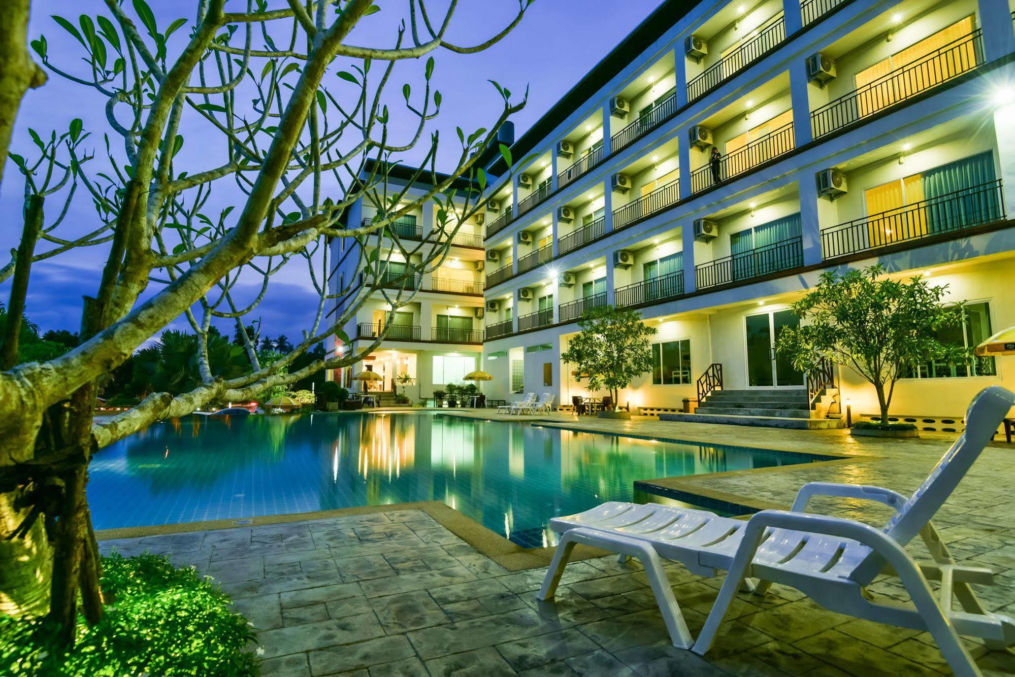 Southgate Residence Hotel - Sha Certified Chumphon Exterior foto