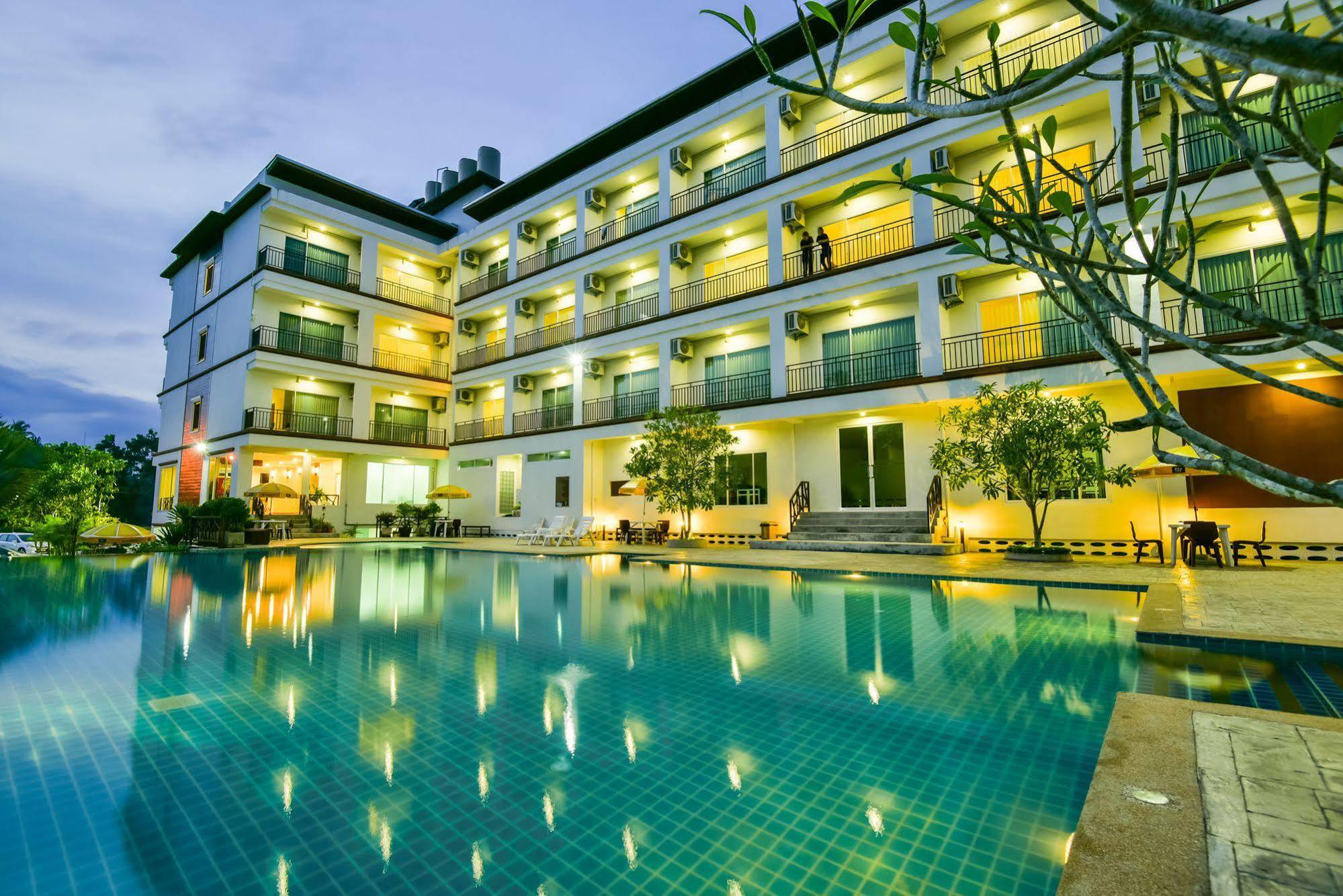 Southgate Residence Hotel - Sha Certified Chumphon Exterior foto